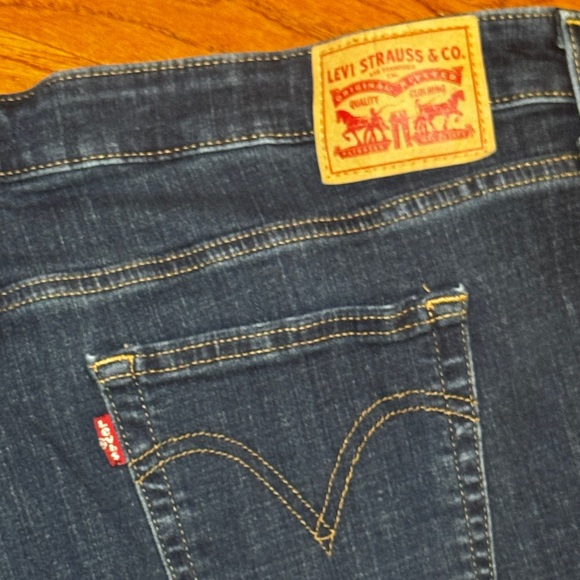 Levi's | Women’s Plus Size Dark Wash Boyfriend Crop Jeans Size 20W - Picture 8 of 10